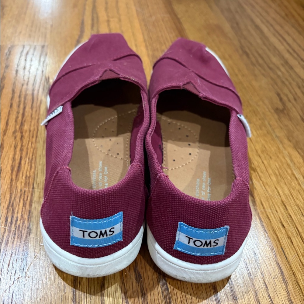 TOMS Classic Kids' Shoes - Picture 2 of 6